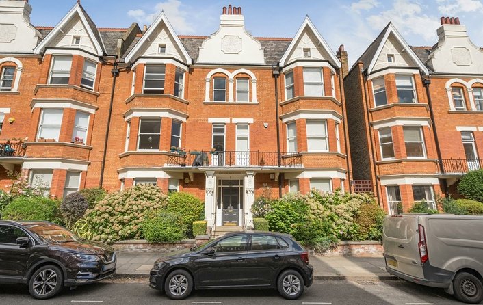 Flat for sale in Antrim Road, Belsize Park