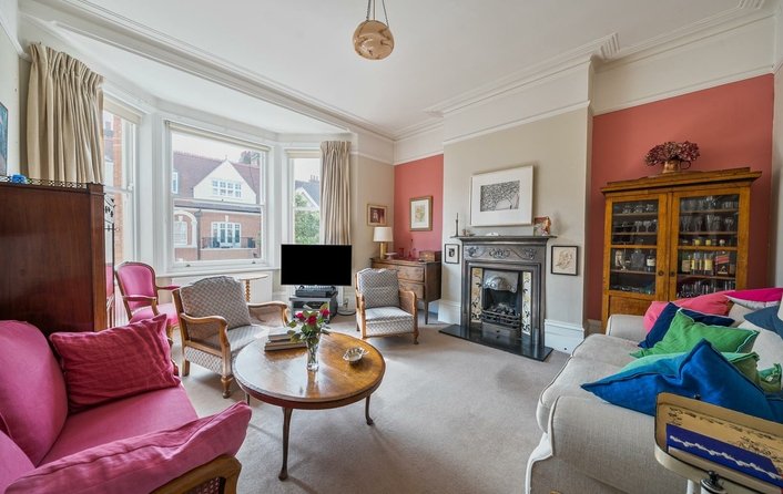 Flat for sale in Antrim Road, Belsize Park