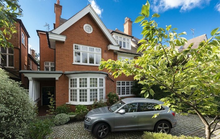 House for sale in Bracknell Gardens, Hampstead