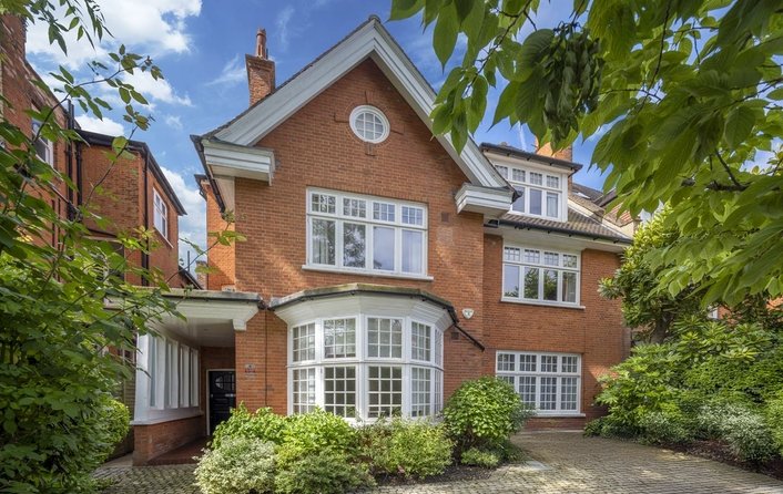 House for sale in Bracknell Gardens, Hampstead