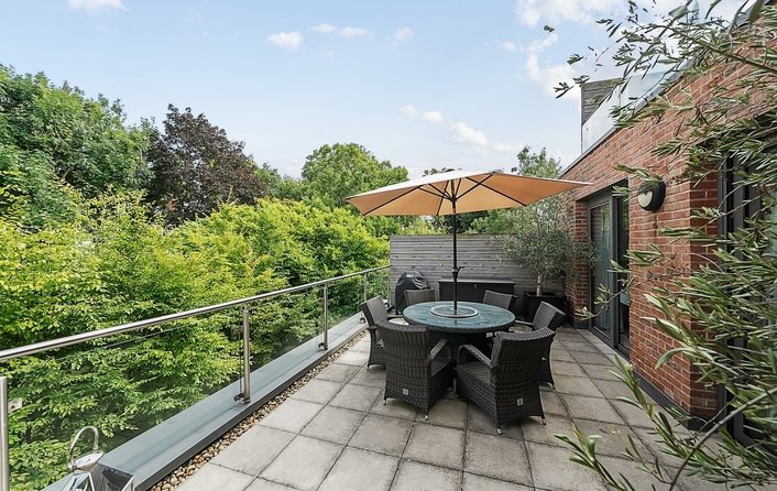 Flat for sale in Finchley Road, Hampstead