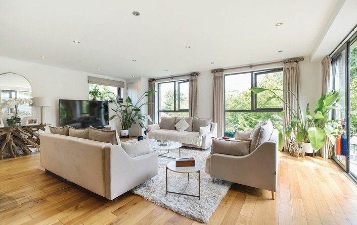 Flat for sale in Finchley Road, Hampstead