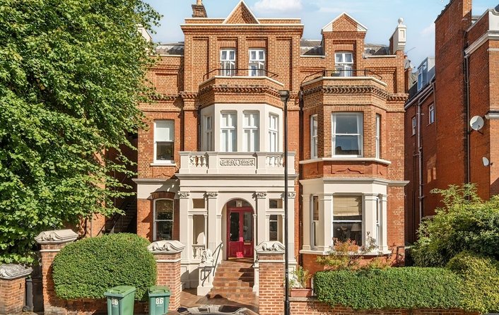 Flat for sale in Compayne Gardens, South Hampstead