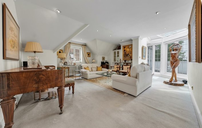 Flat for sale in Eton Avenue, Belsize Park