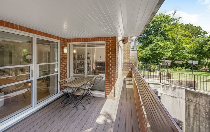 Flat for sale in Eton Avenue, Belsize Park