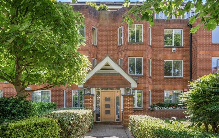 Flat for sale in Eton Avenue, Belsize Park