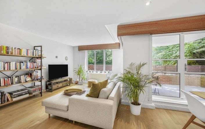 Flat for sale in Eton Avenue, Belsize Park