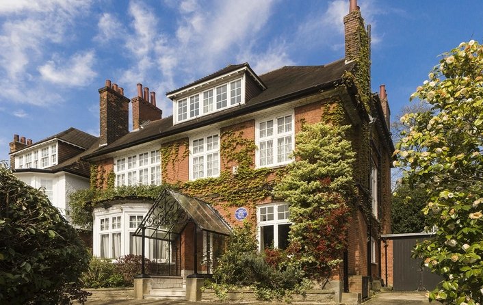 House for sale in Ferncroft Avenue, Hampstead