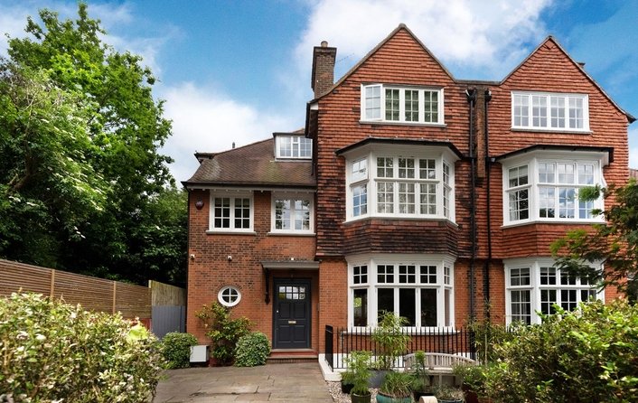House for sale in Ferncroft Avenue, Hampstead