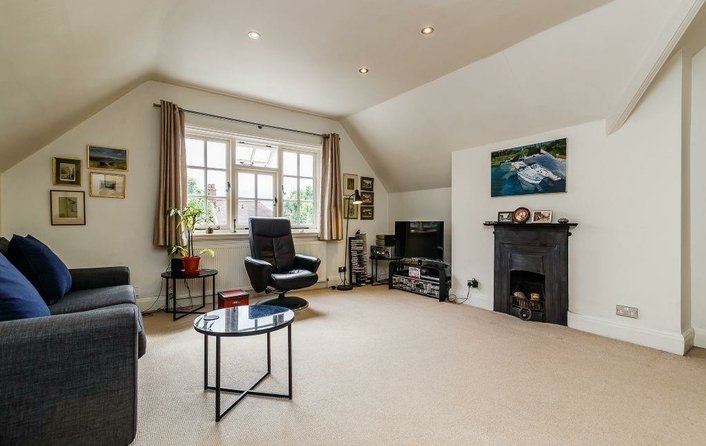 Flat for sale in Ferncroft Avenue, Hampstead