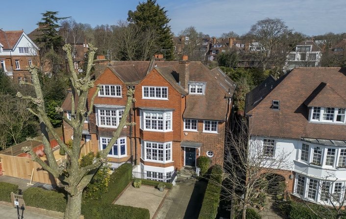 House for sale in Ferncroft Avenue, Hampstead