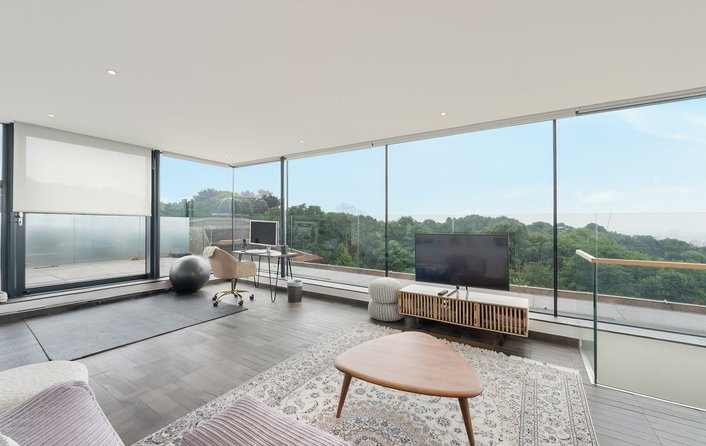 Flat for sale in Firecrest Drive, Hampstead