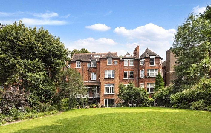 Flat for sale in Fitzjohns Avenue, Hampstead