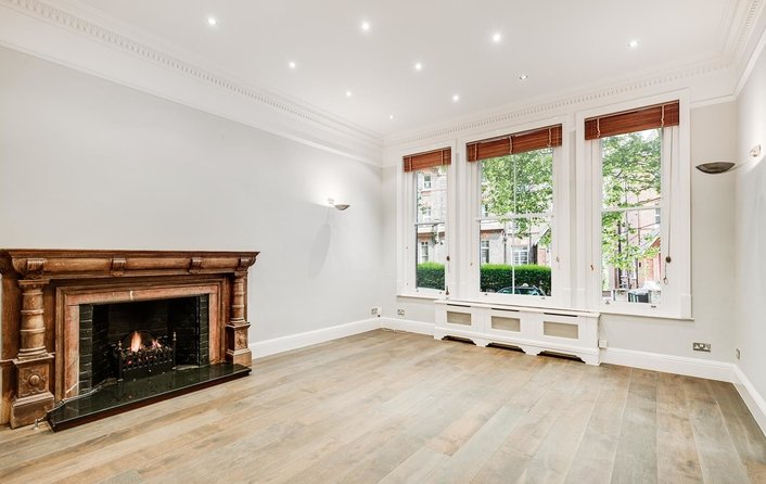 Flat for sale in Fitzjohns Avenue, Hampstead