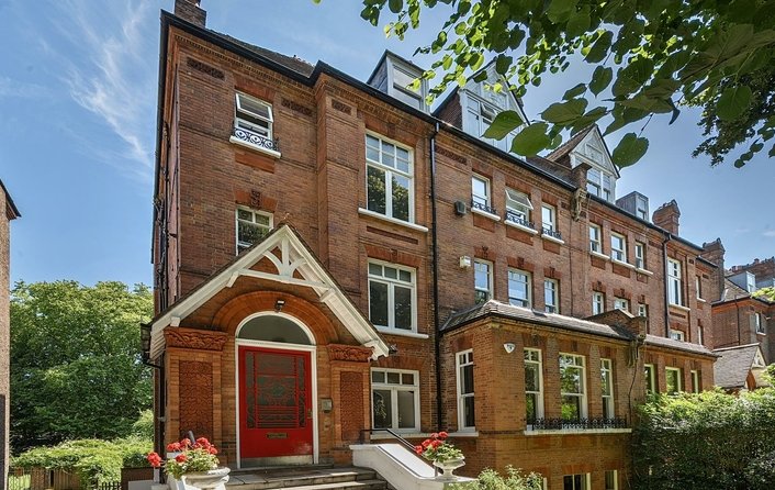 Flat for sale in Fitzjohn's Avenue, Hampstead