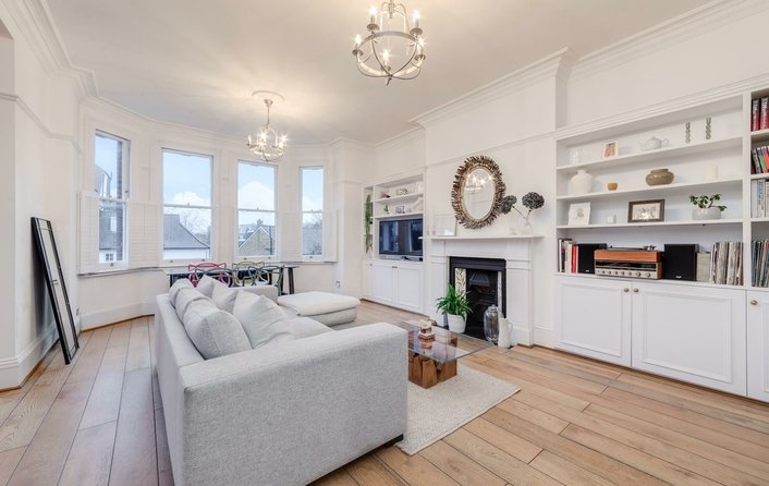 Flat for sale in Frognal, Hampstead