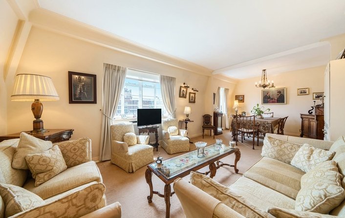 Flat for sale in Frognal Lane, Hampstead