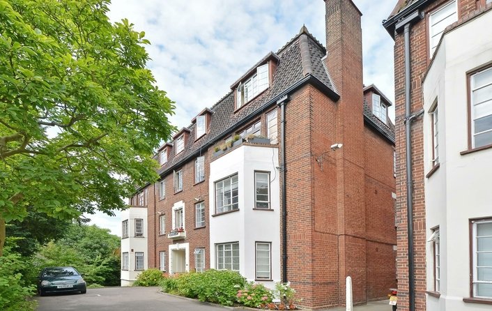 Flat for sale in Frognal Lane, Hampstead