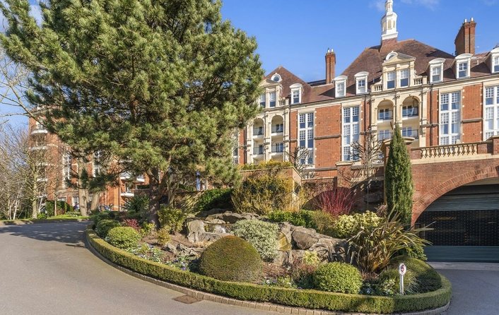 Flat for sale in Frognal Rise, Hampstead
