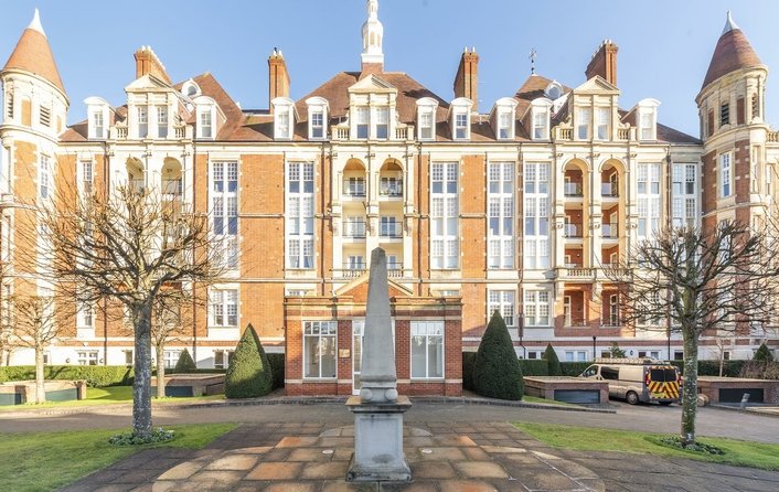 Flat for sale in Frognal Rise, Hampstead Village