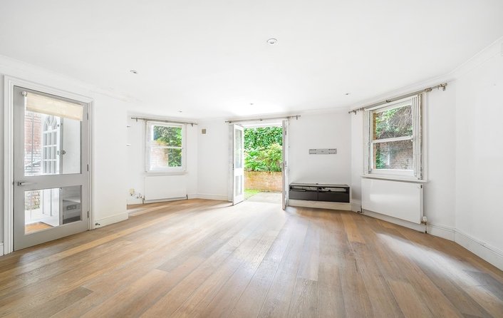 Flat for sale in Fitzjohn's Avenue, Hampstead