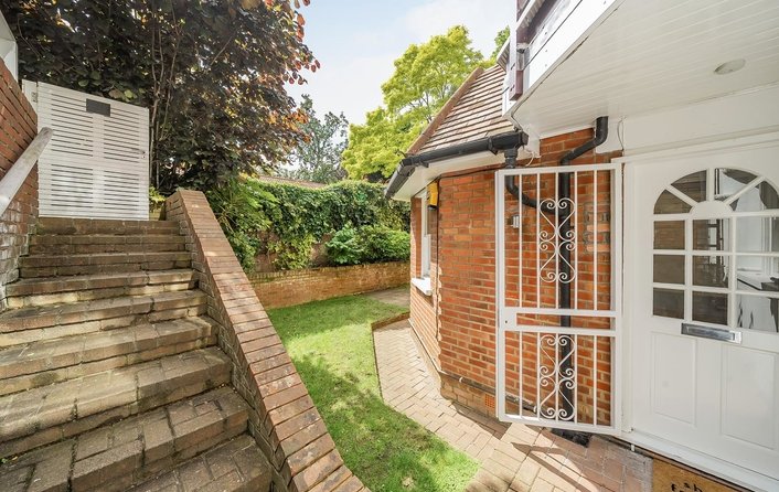 Flat for sale in Fitzjohn's Avenue, Hampstead