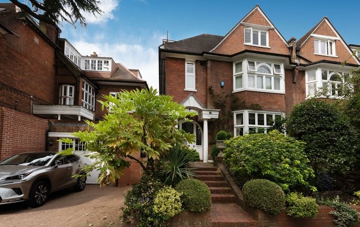 House for sale in Hollycroft Avenue, Hampstead
