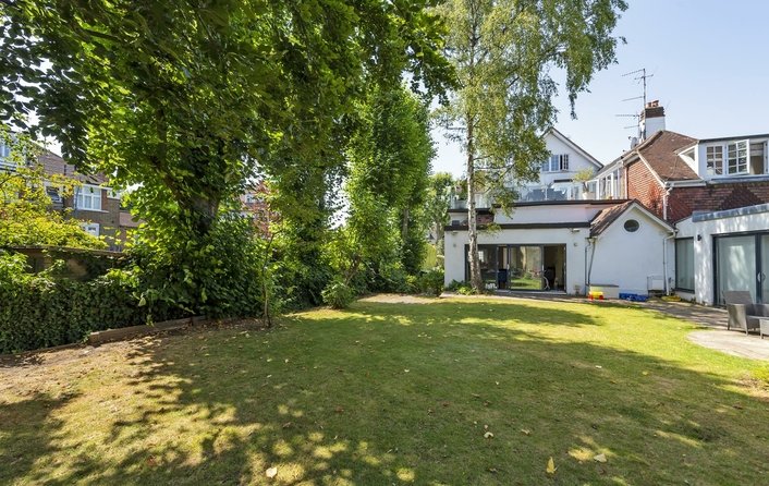 Flat for sale in Kidderpore Avenue, Hampstead