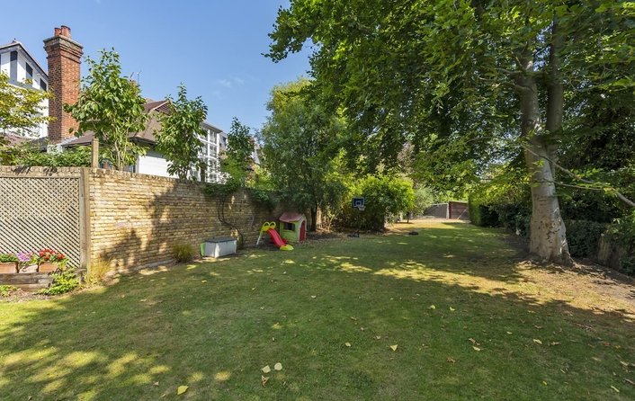 Flat for sale in Kidderpore Avenue, Hampstead