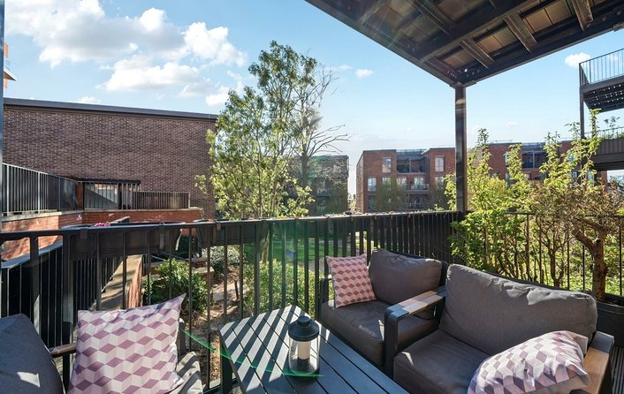 Flat for sale in Kidderpore Avenue, Hampstead