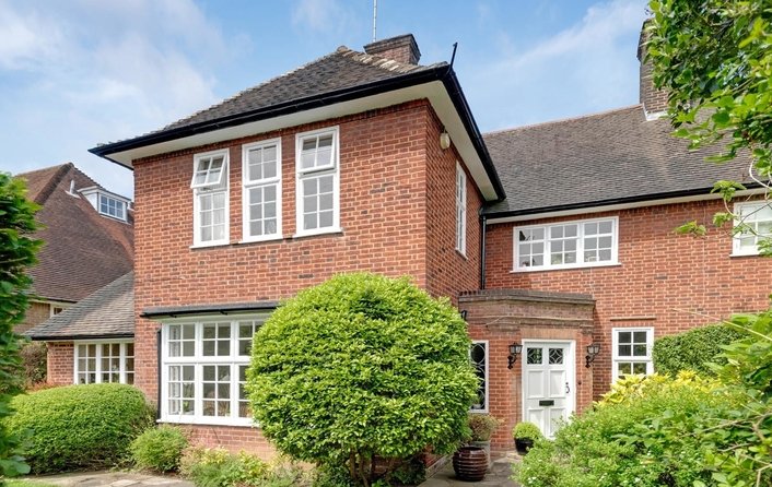 House for sale in Middleway, Hampstead Garden Suburb