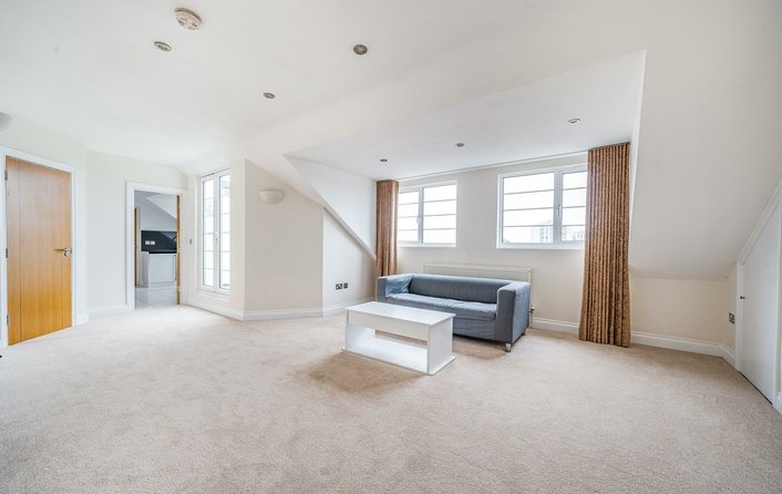 Flat for sale in Finchley Road, Hampstead