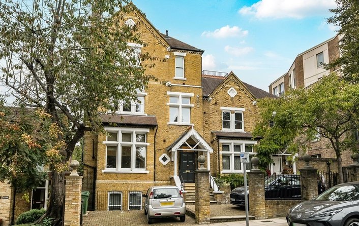 Flat for sale in Prince Arthur Road, Hampstead Village