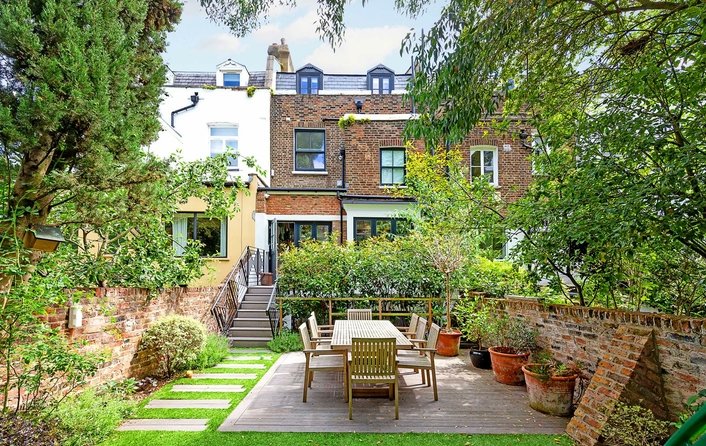 Flat for sale in Upper Park Road, Belsize Park