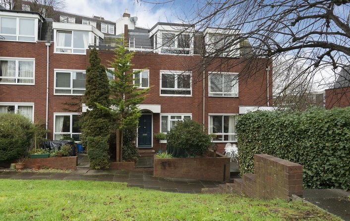 House for sale in Vane Close, Hampstead Village
