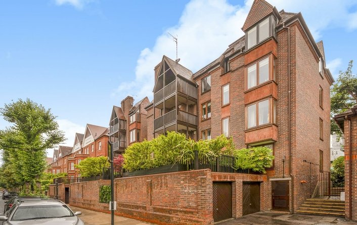 Flat for sale in Wedderburn Road, Hampstead