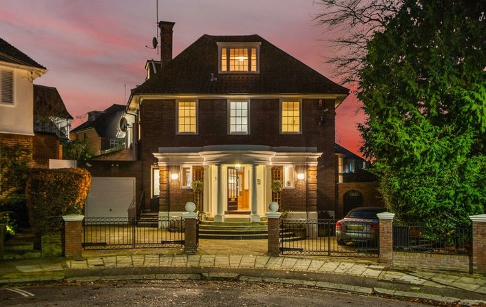 House for sale in West Heath Close, Hampstead