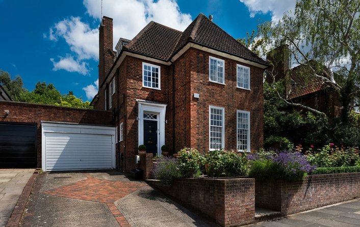 House for sale in Wildwood Road, Hampstead Garden Suburb