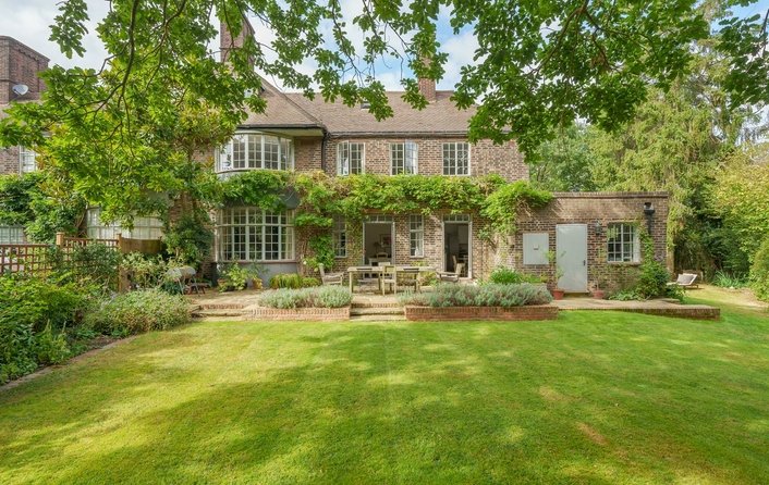 House for sale in Wildwood Road, Hampstead Garden Suburb
