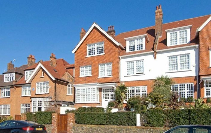 Flat to rent in Bracknell Gardens, Hampstead