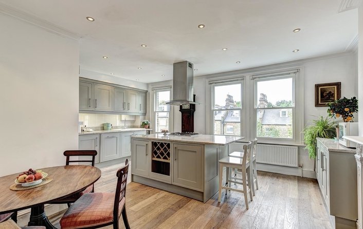 Flat to rent in Carlingford Road, Hampstead Village
