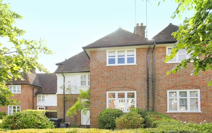 House to rent in Erskine Hill, Hampstead Garden Suburb