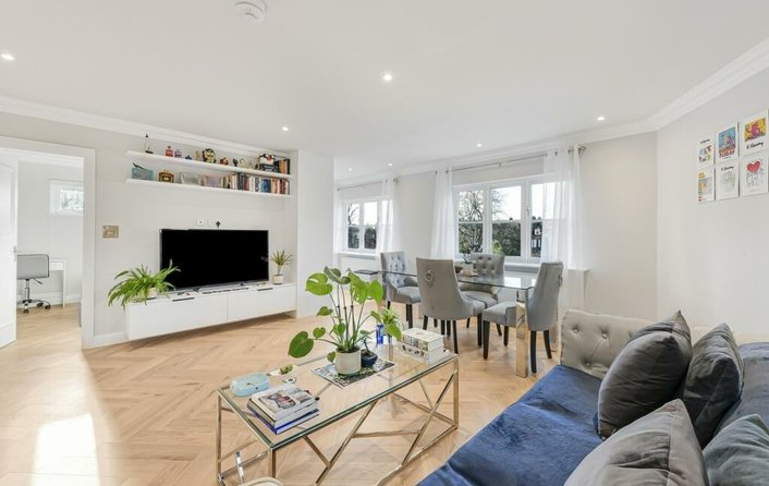 Flat to rent in Fitzjohn's Avenue, London