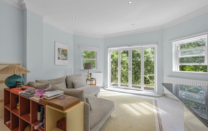 Flat to rent in Fitzjohn's Avenue, Hampstead Village