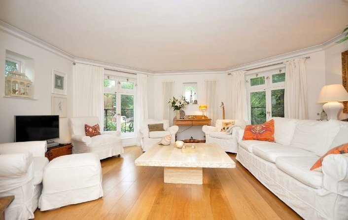 Flat to rent in Fitzjohns Avenue, Hampstead