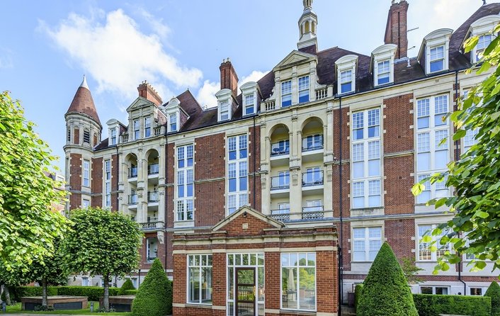 Flat to rent in Frognal Rise, Hampstead