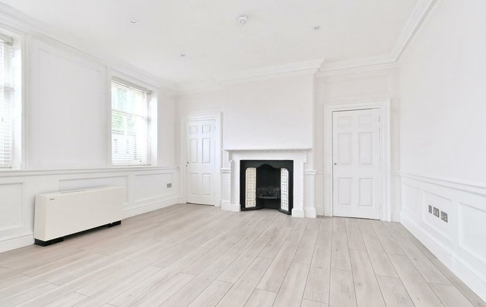 Flat to rent in Hampstead High Street, Hampstead Village