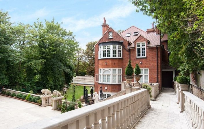 Flat to rent in Heysham Lane, London