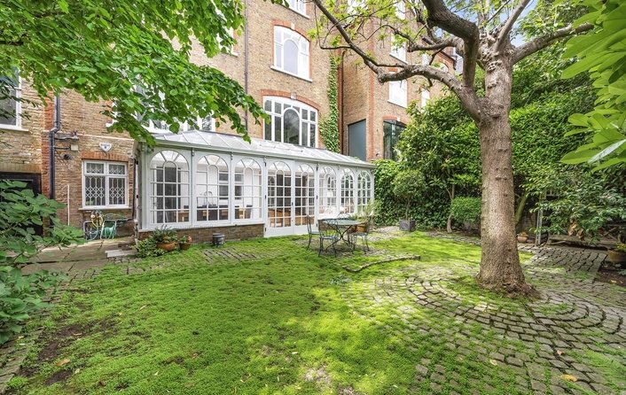 Flat to rent in Holford Road, Hampstead Village