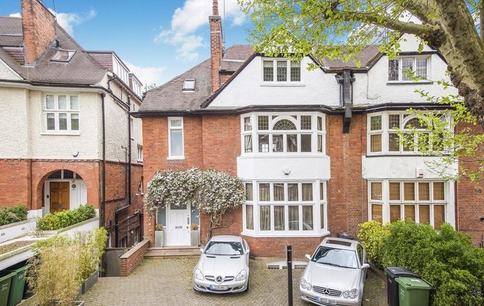 Property to rent in Hollycroft Avenue, Hampstead
